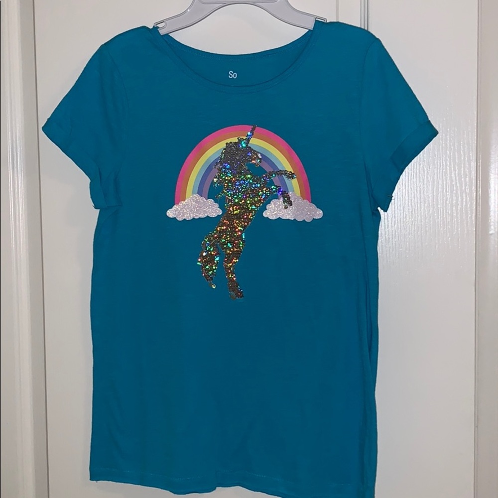 Girl’s blue rainbow with 🦄 tee